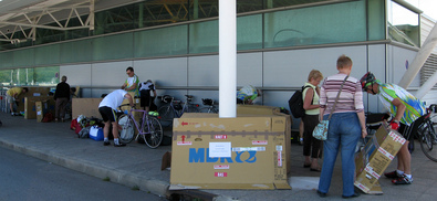 packing-bike-for-shipping-by-feuillu.jpg