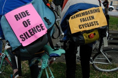 cyclists-ride-of-silence-by-BikePortland-dot-org.jpg