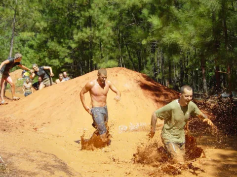 helping-a-friend-mud-run-obstacles