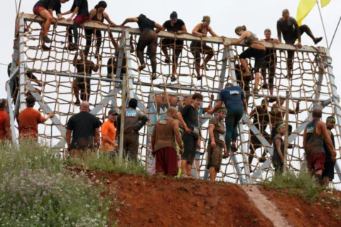 mud-run-cargo-net-climbing-wall