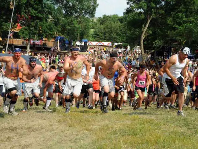 Lots of people eager to start the mud run! 